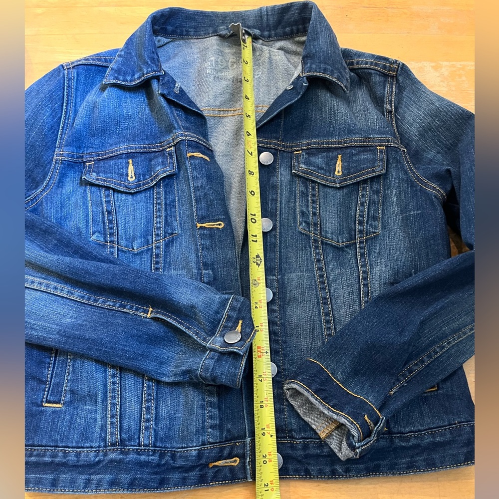 GAP 1969 Blue Medium Wash
Long Sleeve Button-Up Denim
Jean Jacket Adult Size S